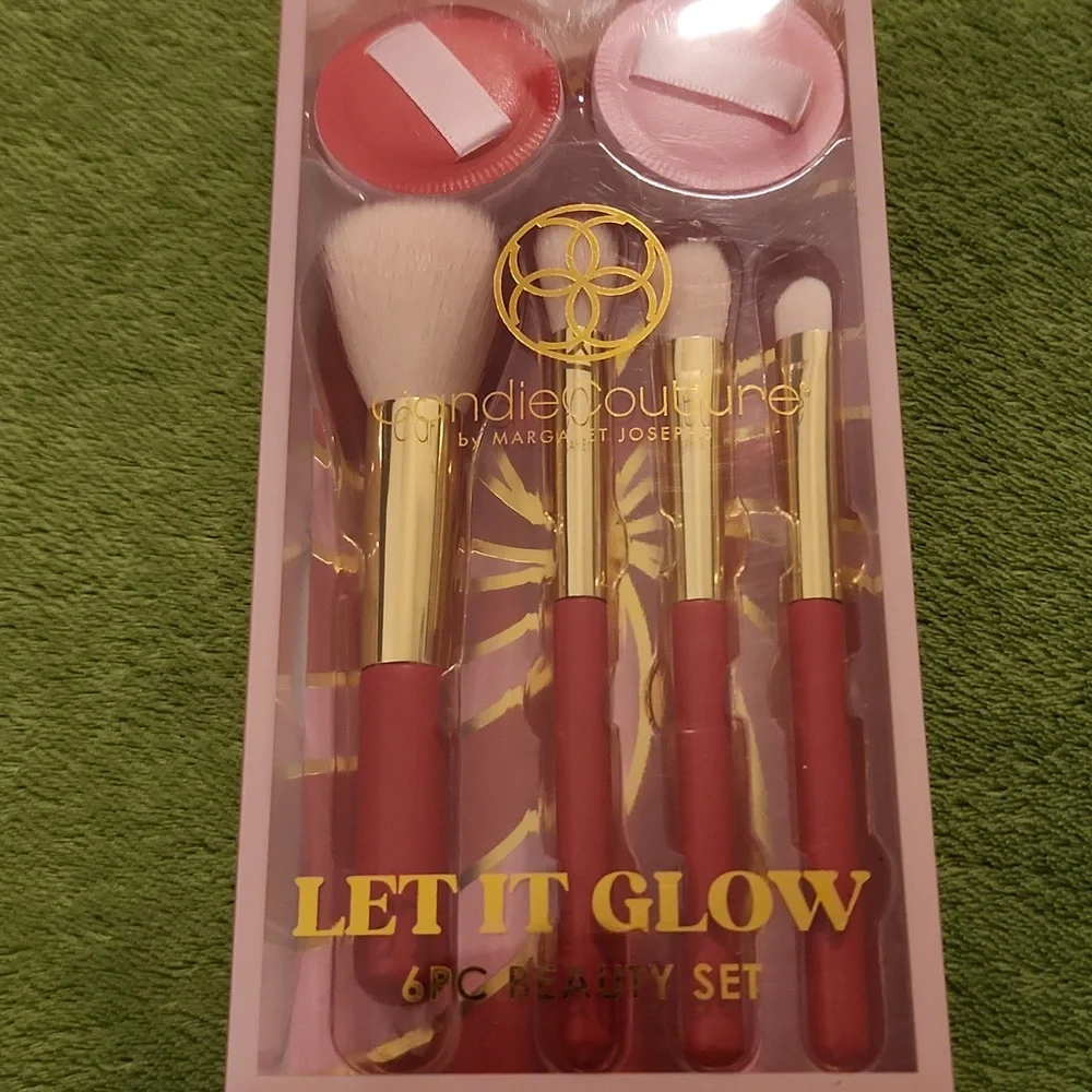 Buyers Choice- Candie Couture Red Makeup Brush & Puff Gift Sets